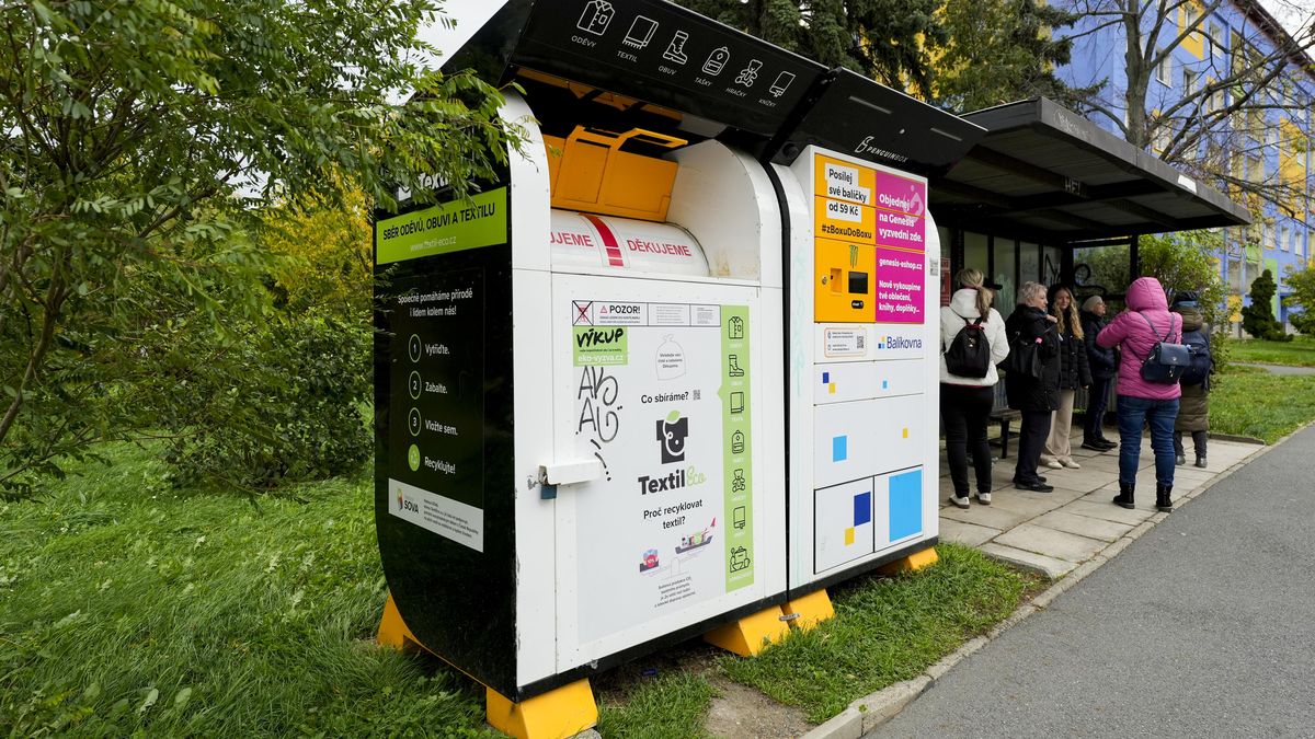 Na charitu jde jen zlomek textilu z kontejnerů